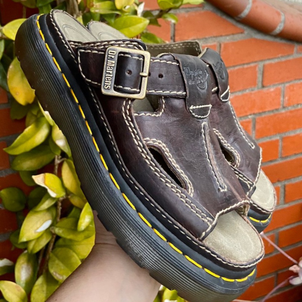 Vintage 90s chunky platform Doc Marten sandals